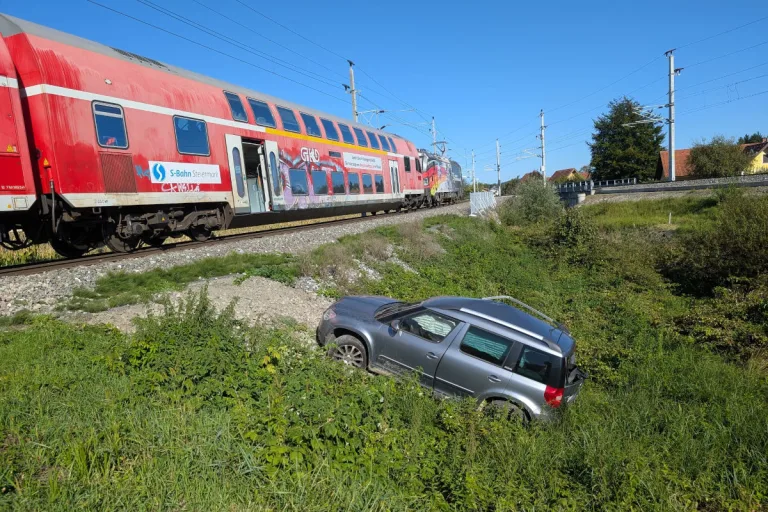 Grünau an der Laßnitz ST – Lenkerin bei Unfall mit Zug verletzt