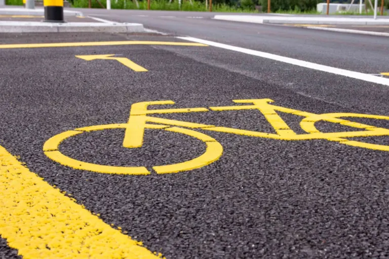 Salzburg - Radfahrerin von Traktor erfasst und verletzt