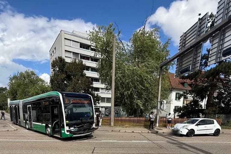 Basel BS – Verletztes Kind nach Unfall von Pkw und Linienbus
