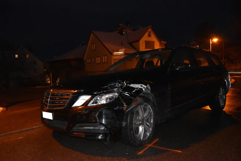 Speicher AR – 24-Jähriger verursacht heftige Kollision im Gegenverkehr 