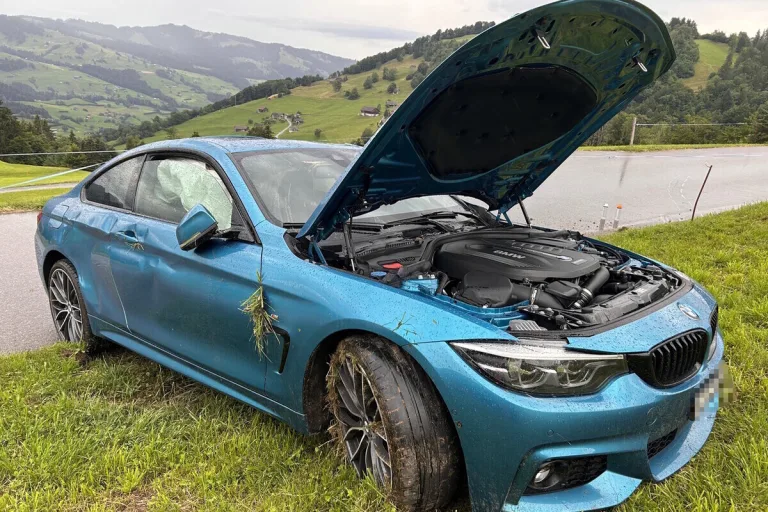 Krummenau SG – Auto überschlägt sich bei Unfall