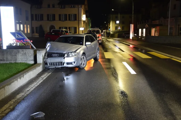 Savognin GR – Alkoholisiert mit Audi in Betonmauer gefahren