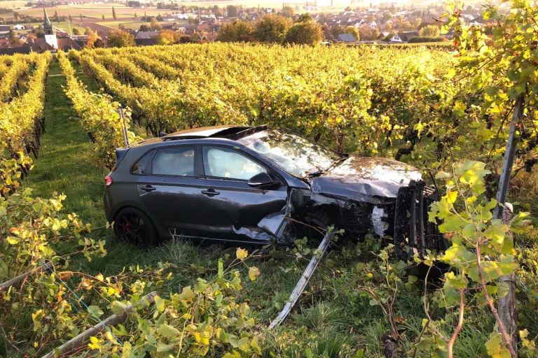 Hallau SH – Frontalkollision zwischen zwei Autos fordert mehrere Verletzte