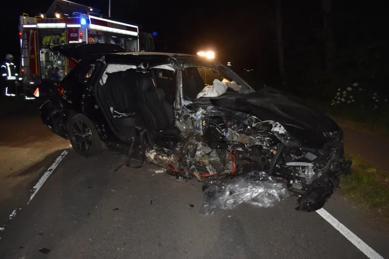  Verkehrsunfall bei Beckdorf NI - Eine Person schwer verletzt