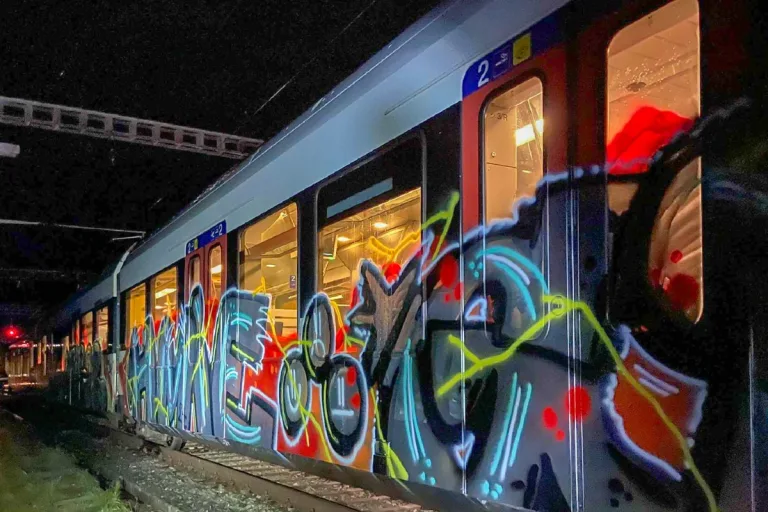 Romont FR -Polizei verhaftet vier Graffiti-Sprayer 