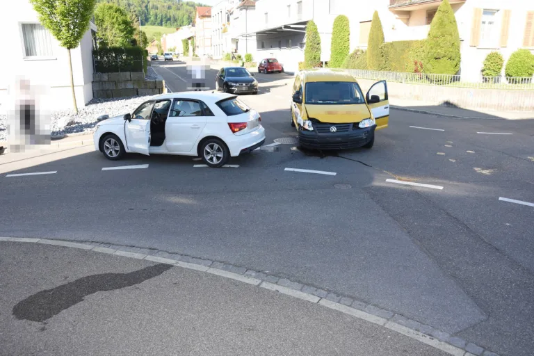 Flawil SG – Verkehrsunfall zwischen Auto und Lieferwagen fordert zwei Verletzte