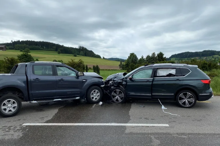 Busswil TG – 5 Personen bei Frontalkollision verletzt