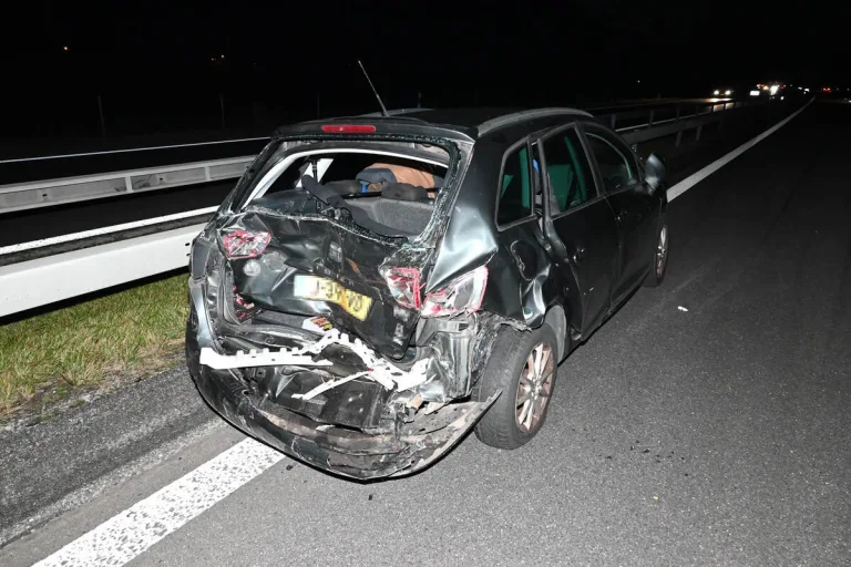 A3/Heiligkreuz SG - Unfall zwischen einem Lieferwagen und Auto
