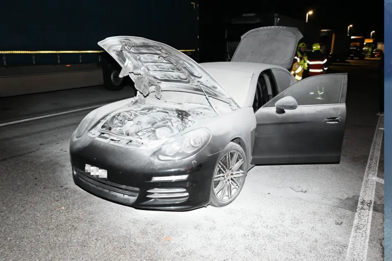 A1 Gossau SG – Autobrand auf der Autobahn