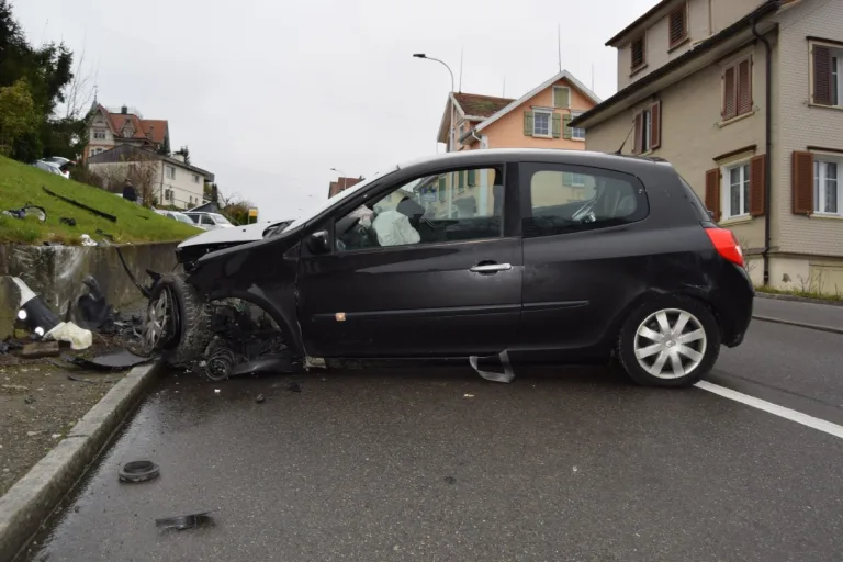 Wolfhalden AR - Kontrolle über Auto verloren
