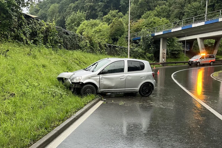 Unfall in Luzern – Auto überschlägt sich 