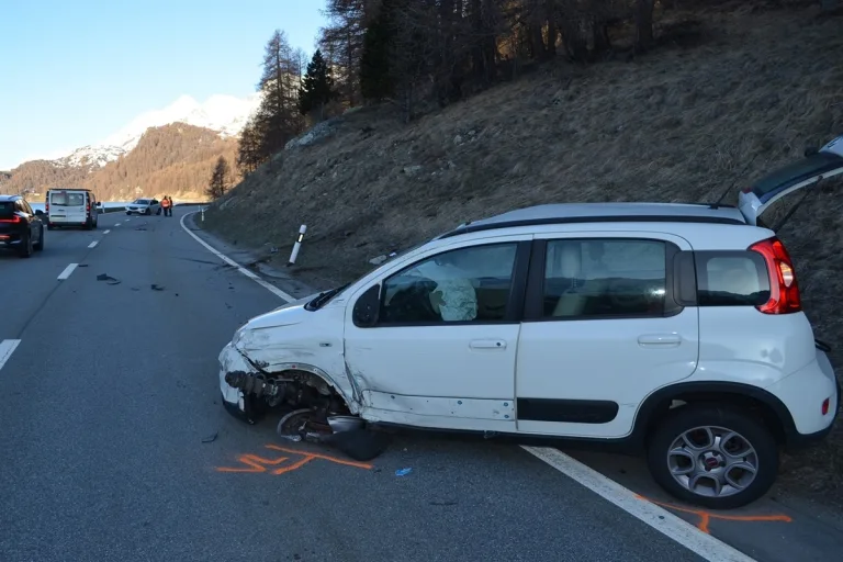 Streifkollision mit Totalschaden in Sils i.E. GR