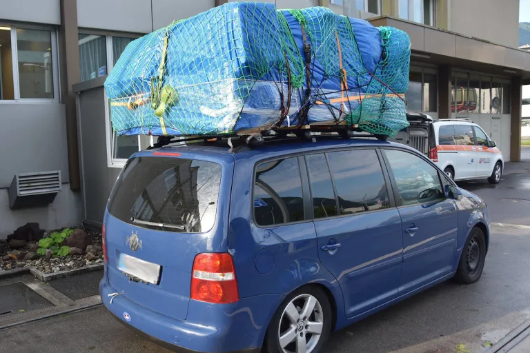 Stans NW – Personenwagen hatte 532 Kilo zu viel auf dem Dach