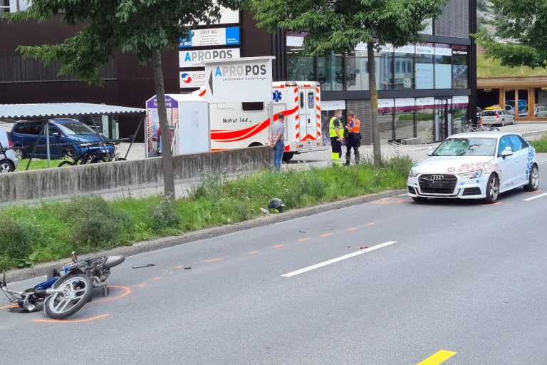 Chur GR – Frontalkollision zwischen Mofa und Personenwagen