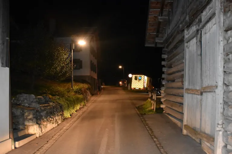 Fidaz GR – Fussgängerin nach Kollision mit Bus teils schwer verletzt