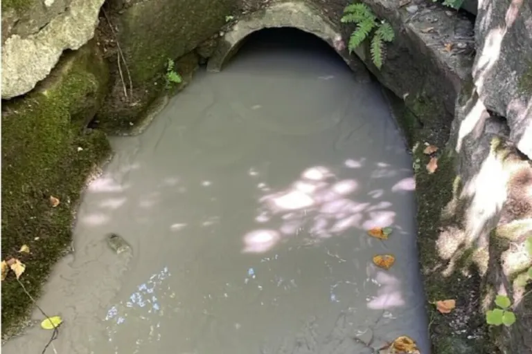 Eschenbach SG – Lehm von Baustelle verschmutzt Bach