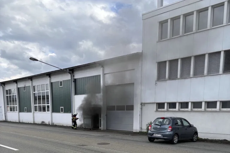 Rüthi SG - Brand in einer Firma an der Industriestrasse