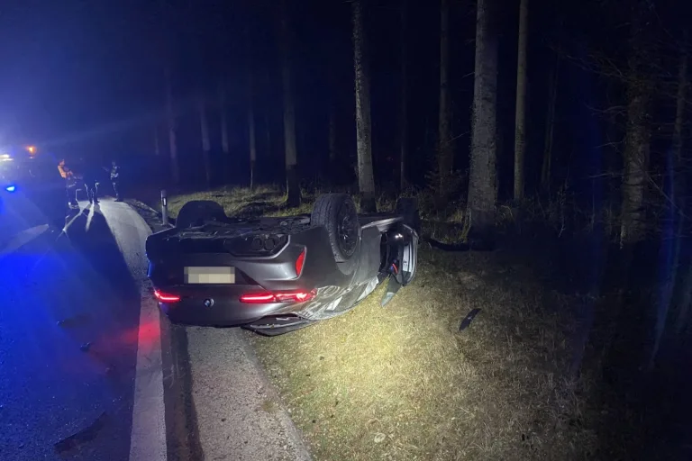 Windisch AG - Zuerst als Raser gestoppt - Danach gemieteten BMW M8 auf Dach gelegt!