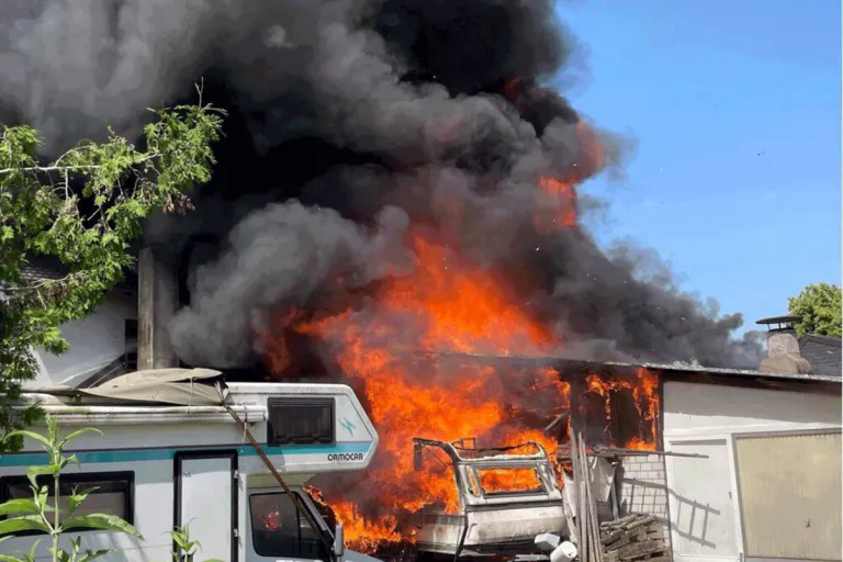 Dintikon AG - Brand einer Fritteuse verursacht grossen Sachschaden