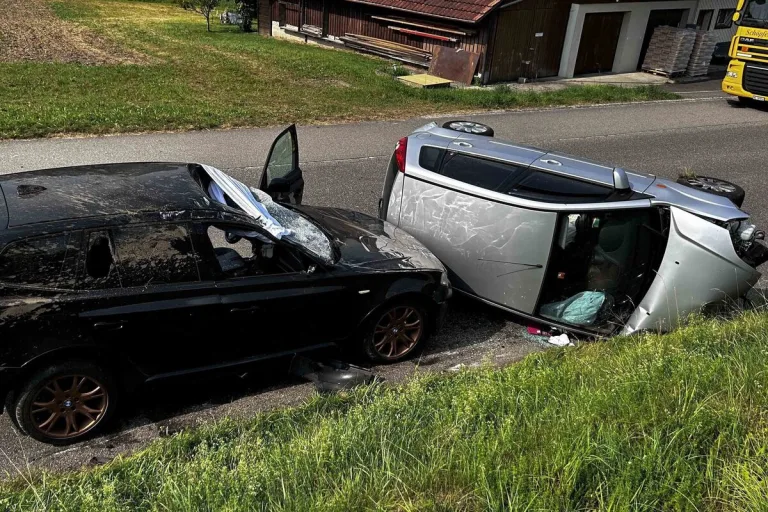 Schöftland AG – Bei Unfall überschlagen 
