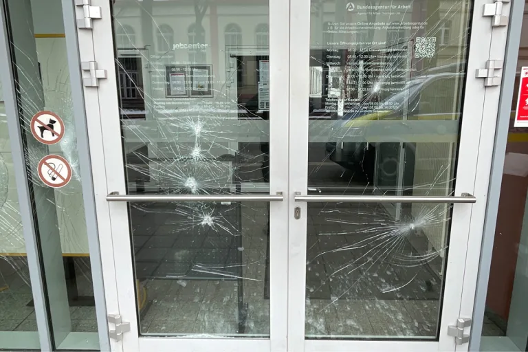 Gera – Festnahme nach Sachbeschädigung an Agentur für Arbeit