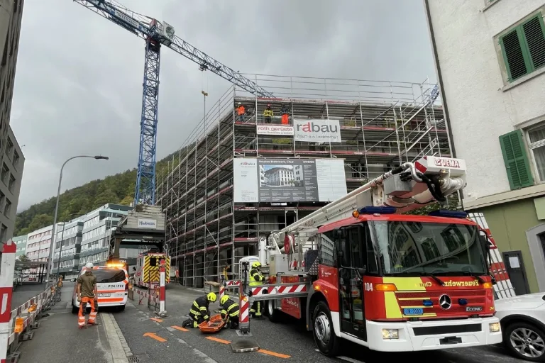 Chur GR - Mann mit Unterschenkelfranktur nach Sturz auf Baustelle