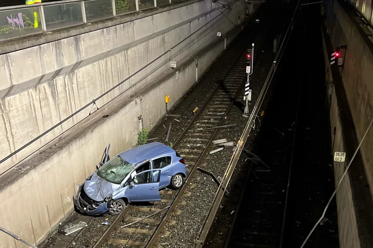 Duisburg NW – Zeugen nach Sturz von Pkw in U-Bahn-Tunnel gesucht