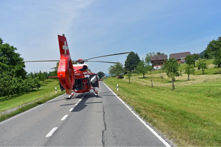 Weggis LU - E-Bikefahrer nach Kollision mit Auto verletzt