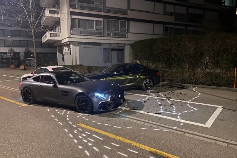 Stadt St. Gallen - Mercedes AMG zu stark beschleunigt und verunfallt