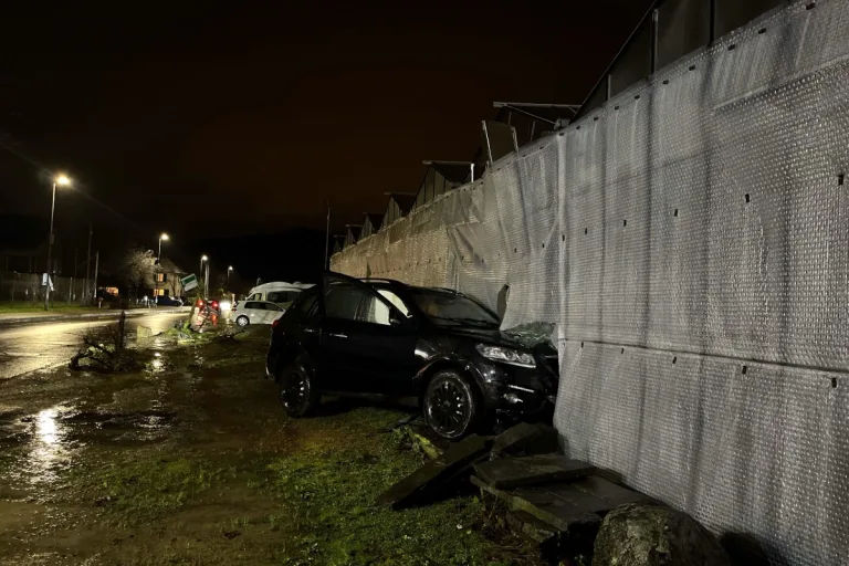 Dättwil AG -  Am Steuer eingeschlafen und mit dem Hyundai verunfallt
