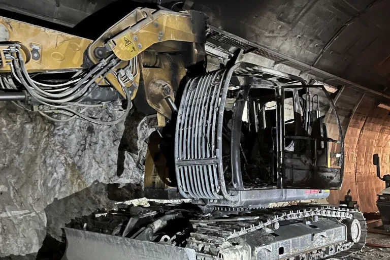 Eptingen BL – Bagger in Brand geraten - Belchentunnel gesperrt