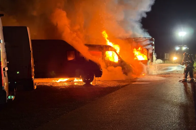 Romanshorn TG – Brand beschädigt mehrere Fahrzeuge und Anhänger