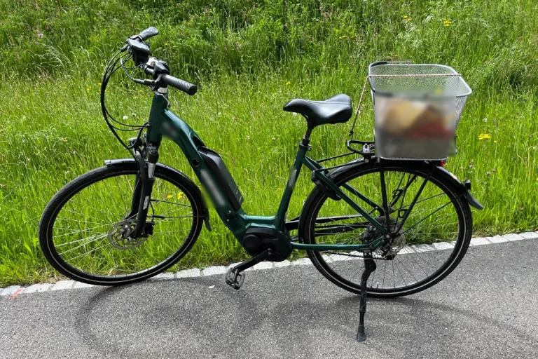 Unfall Erstfeld UR - Eine Person nach Kollision zwischen Velo und Leichtmotorfahrrad verletzt