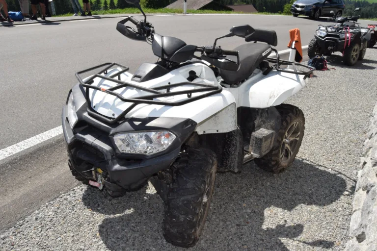 Trogen AR – Quad kracht in Gegenverkehr