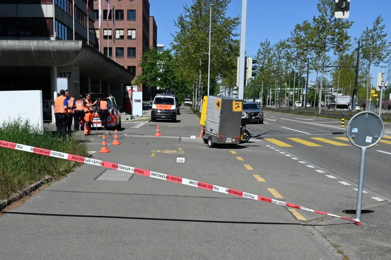 Opfikon ZH – Lenker nach Unfall mit Kleinmotorfahrzeug verletzt