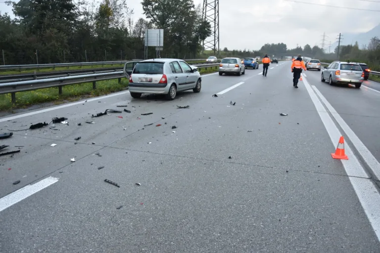 Oberriet SG - Auffahrkollision zwischen vier Autos auf der A13