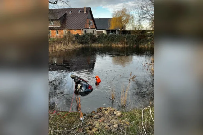 Güstrow / Zehna – PKW landet im Dorfteich