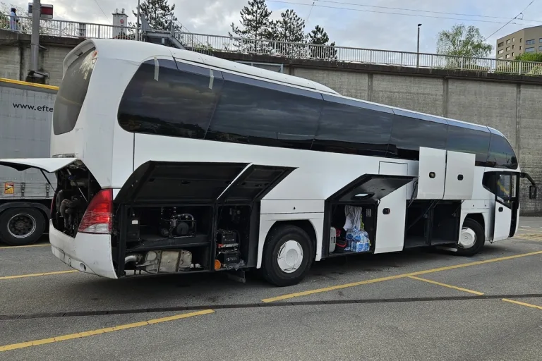 Neuhausen a./Rhf. SH - Reisebus mit diversen Mängeln - Fahrer alkoholisiert