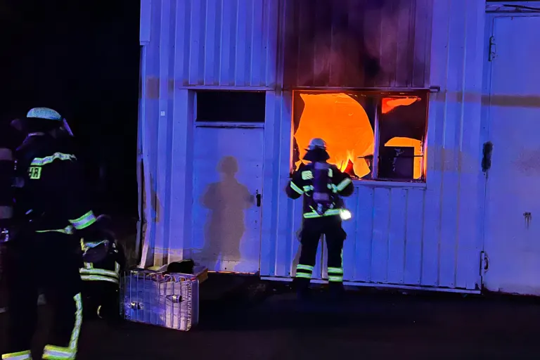 Dortmund NW – Werkstattbrand auf Möbelhausgelände