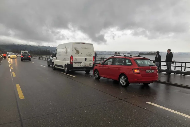 Rapperswil-Jona SG – Auffahrkollision mit drei Beteiligten