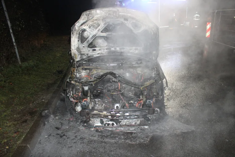 Düren – Gestohlener Pkw brannte aus
