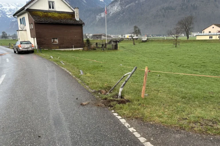 Mollis GL – 18-Jähriger baut Unfall wegen Ablenkung