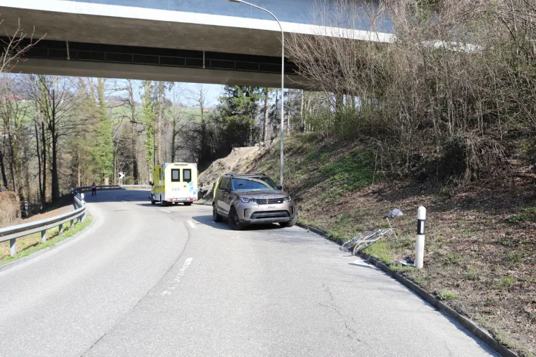 St.Gallen – Velofahrer bei Frontalkollision verletzt