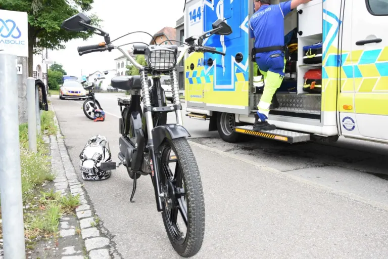 Tübach SG - 16-Jährige nach Kollision zwischen Töfflis verletzt