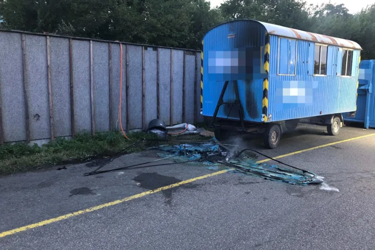 Buchs SG - Baustellen-Toilette in Brand gesteckt und zerstört