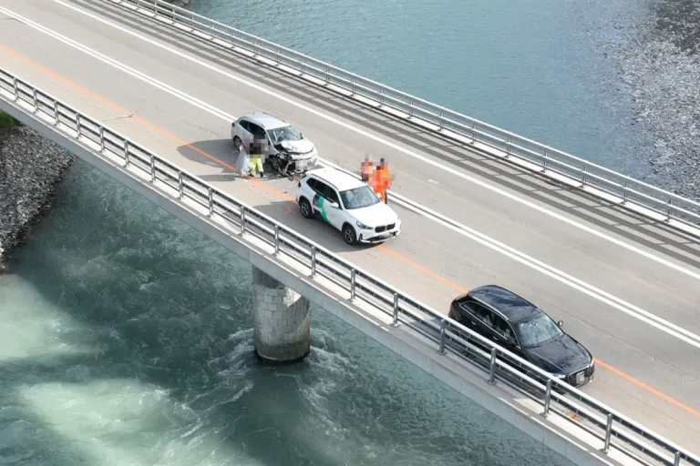 A13 Bonaduz GR – Zwei Verletzte nach Auffahrunfall