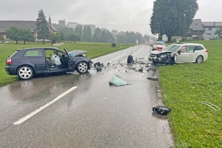 St. Pelagiberg TG - Überholmanöver geht schief - 40-jährige Frau schwer verletzt