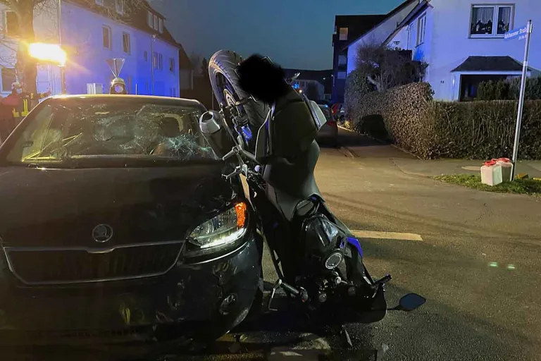 Horn-Bad Meinberg - Unfall zwischen PKW und Krad