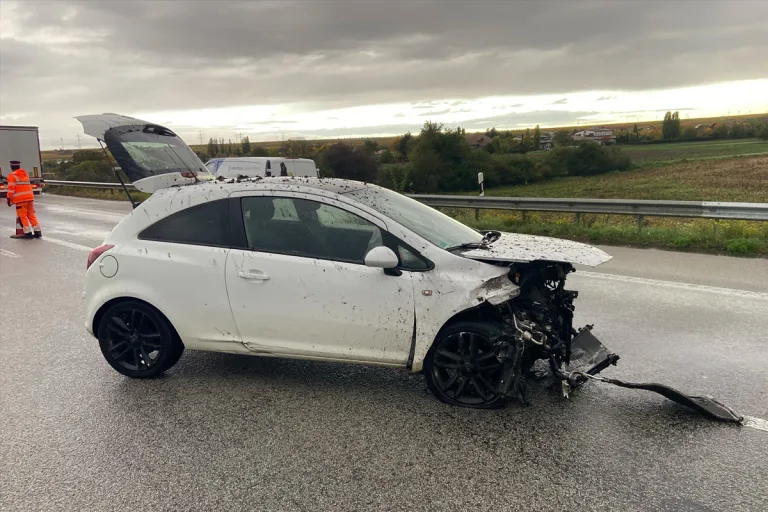A6 Laumersheim RP – 25-Jährige bei Aquaplaning-Unfall verletzt