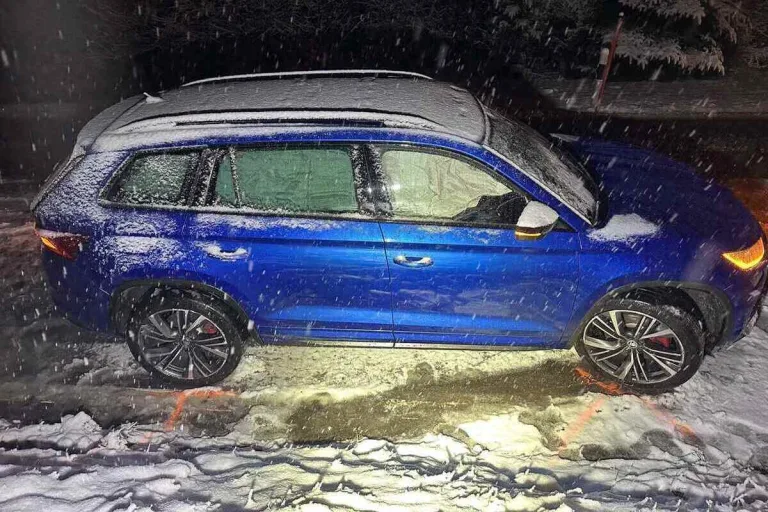 Hundwil AR – Selbstunfall auf schneebedeckter Strasse